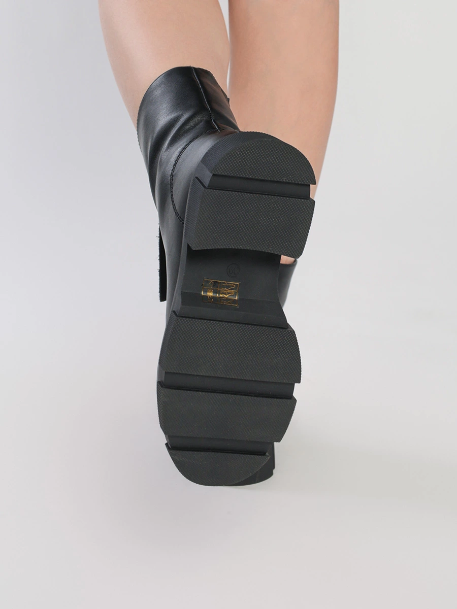 Ботинки черного цвета с молниями